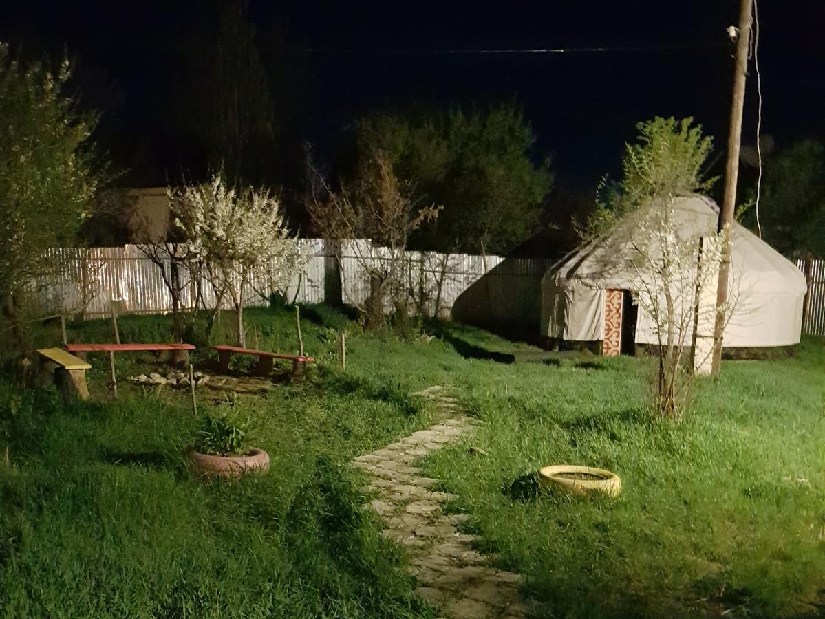 Park Hotel&Hostel Karakol Exterior foto