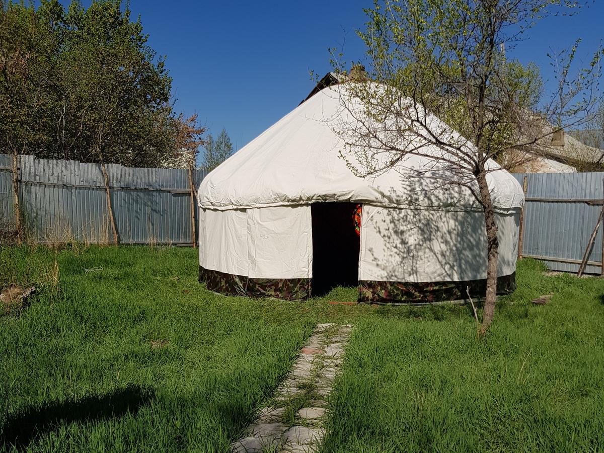Park Hotel&Hostel Karakol Exterior foto
